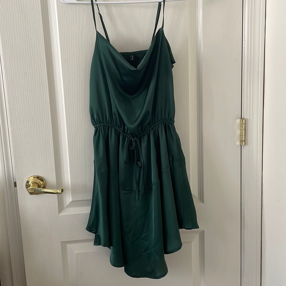6/$19 🦋 emerald green mini dress